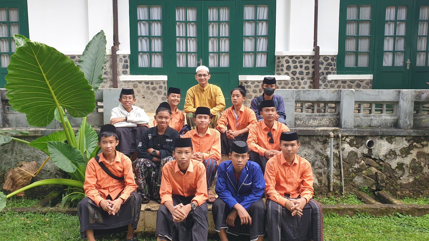 Mendidik dengan Hati: Antara Ketegasan, Kasih, dan Seni Merangkul Santri